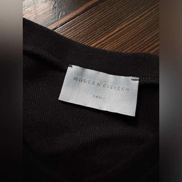 Modern Citizen Knit Sleeveless Top - Picture 2 of 2